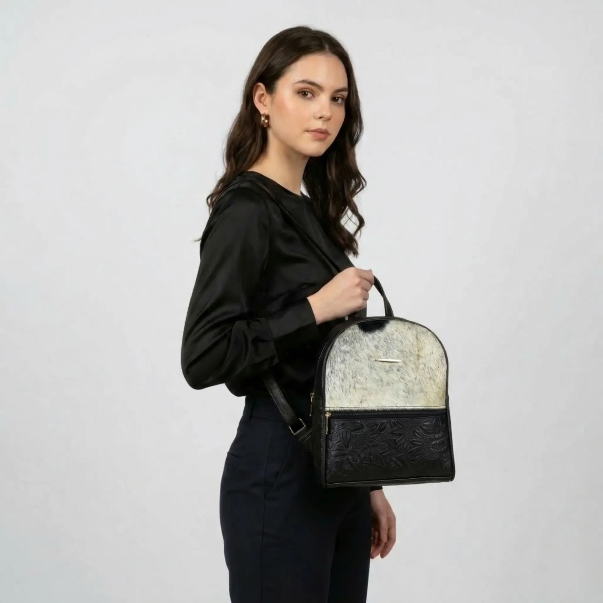 [M2MEGPNEG] MOCHILA MEDIANA PIEL  (GIRASOL PELO NEGRO)