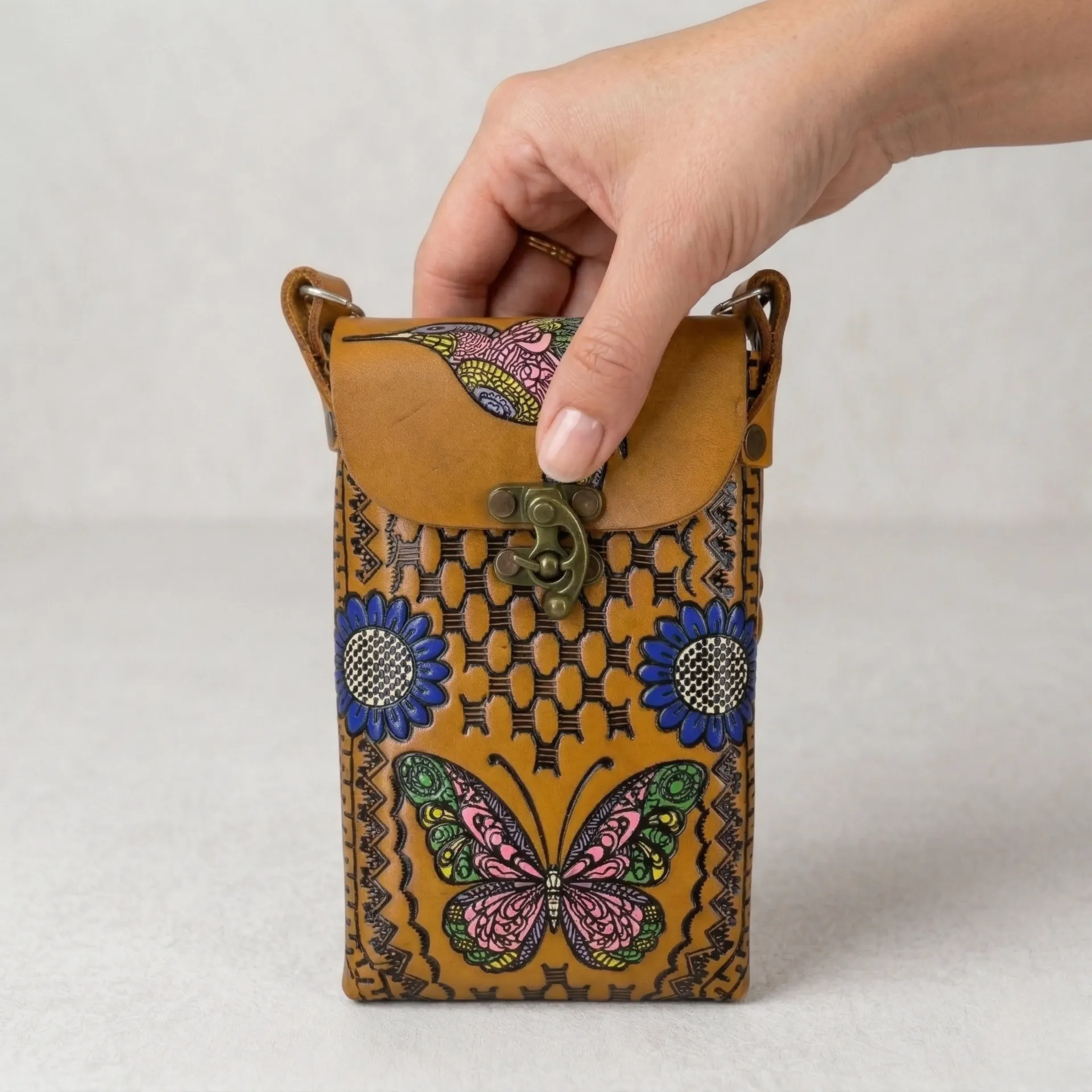 PORTACEL VAQUETA CINCELADA